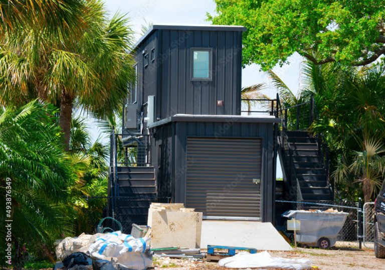 casa em construcao com terreno verde