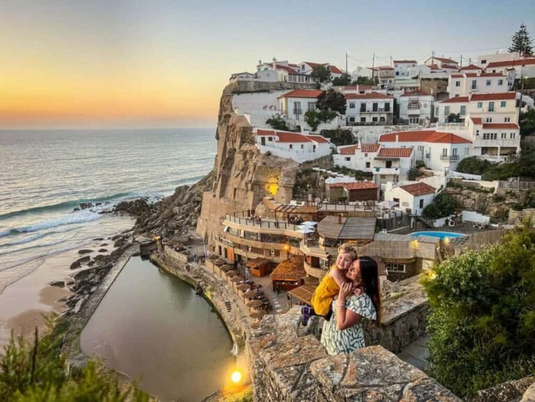 fachada colorida da casa do mar praia