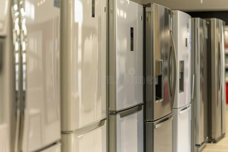 geladeiras modernas em loja de eletrodomesticos