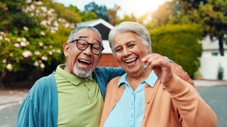Até Que Idade o Aposentado Pode Fazer Empréstimo Bancário 2 idoso sorridente com emprestimo aprovado