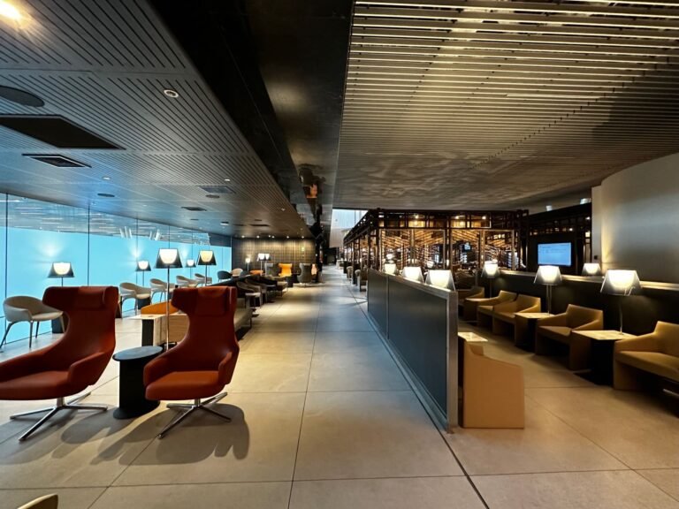 Como Saber Se Tenho Acesso à Sala Vip Em Aeroportos 2 imagem de lounge vip em aeroporto moderno