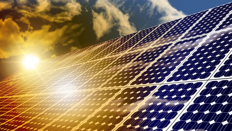 painel solar irradiado por luz do sol brilhante