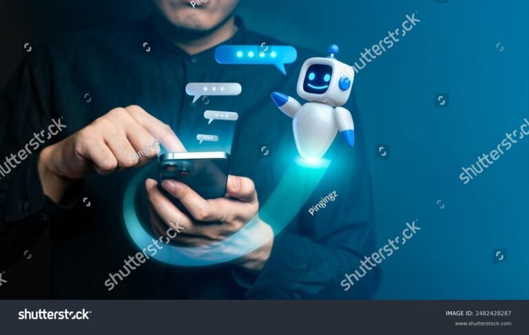 pessoa interagindo com assistente virtual no smartphone