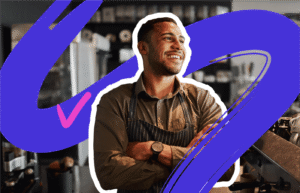 pessoa recebendo cheque com sorriso e moeda