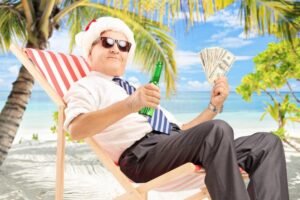 pessoa relaxando em uma praia com dinheiro