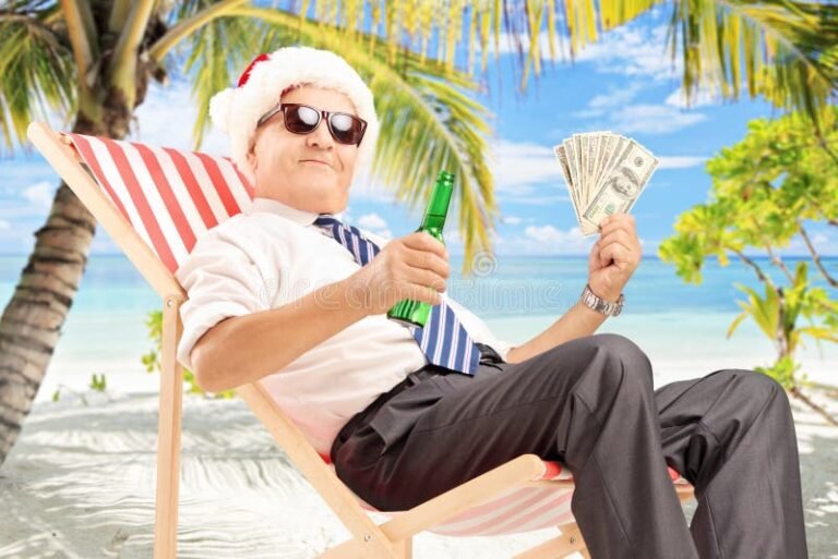 pessoa relaxando em uma praia com dinheiro