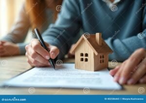 pessoas assinando contrato de financiamento imobiliario