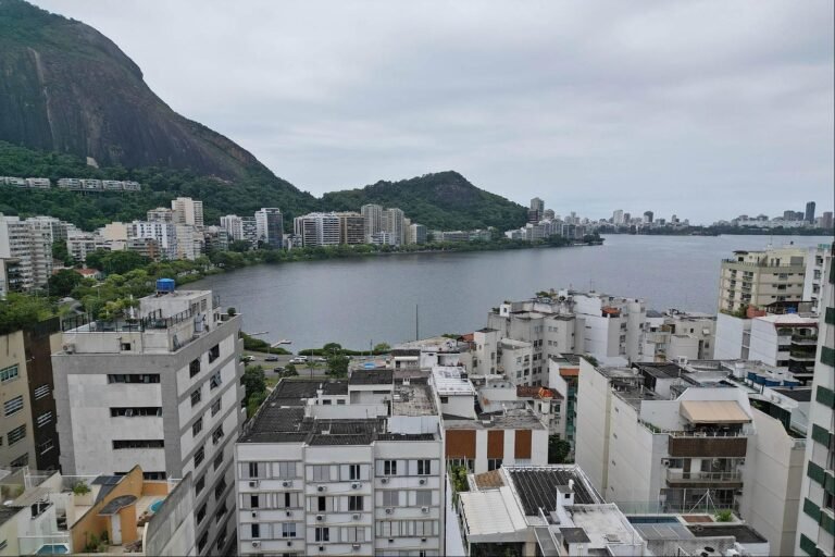 predios residenciais com vista para o cristo redentor