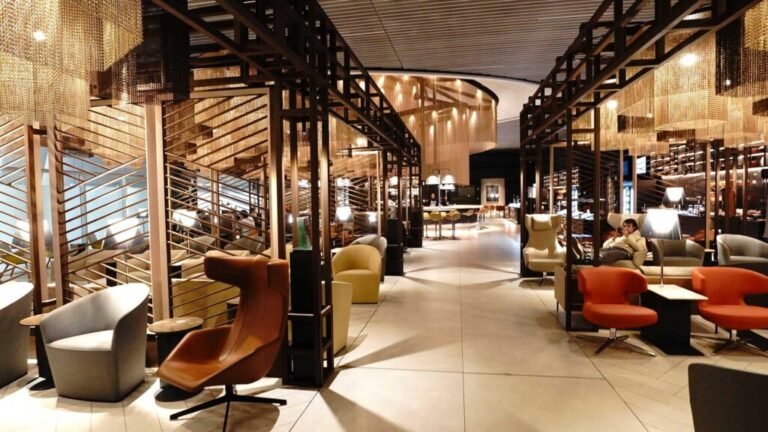 Quem Pode Usar a Sala Vip Latam em Guarulhos Regras e Acesso 2 sala vip latam elegante com vista panoramica