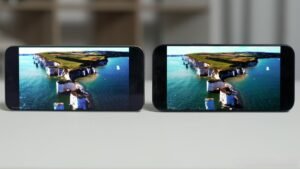 smartphone com duas telas exibindo apps lado a lado