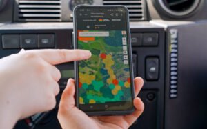 smartphone exibindo sinal de rede movel tim