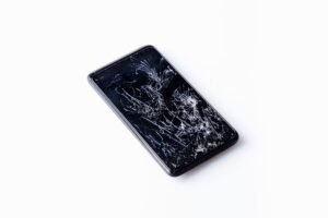 tela de celular rachada com falha de cor